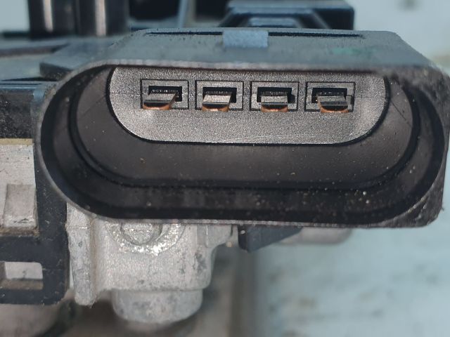 bontott VW UP Első Ablaktörlő Szerkezet Motorral