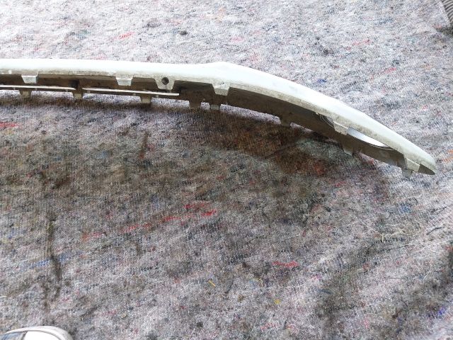 bontott VW UP Első Lökhárító Alsó Középső Díszrács