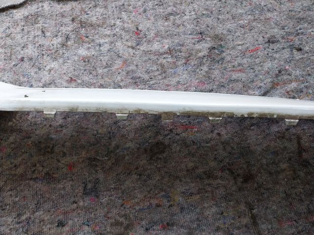 bontott VW UP Első Lökhárító Alsó Középső Díszrács