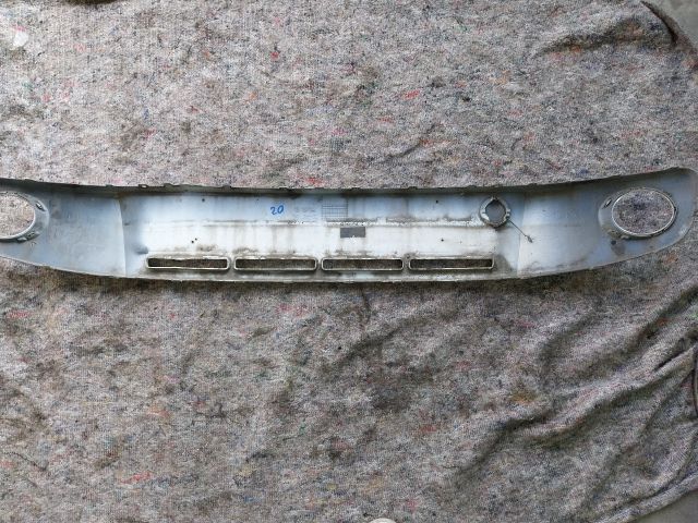 bontott VW UP Első Lökhárító Alsó Középső Díszrács