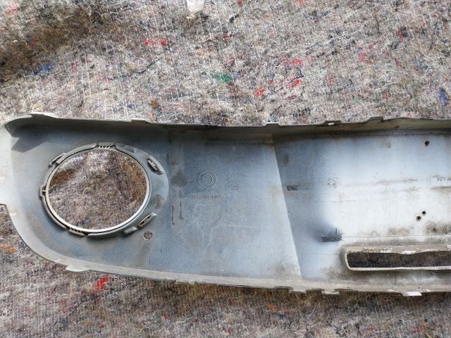 bontott VW UP Első Lökhárító Alsó Középső Díszrács