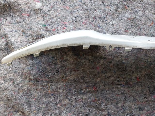 bontott VW UP Első Lökhárító Alsó Középső Díszrács