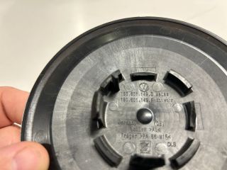 bontott VW UP Felniközép (1 db)