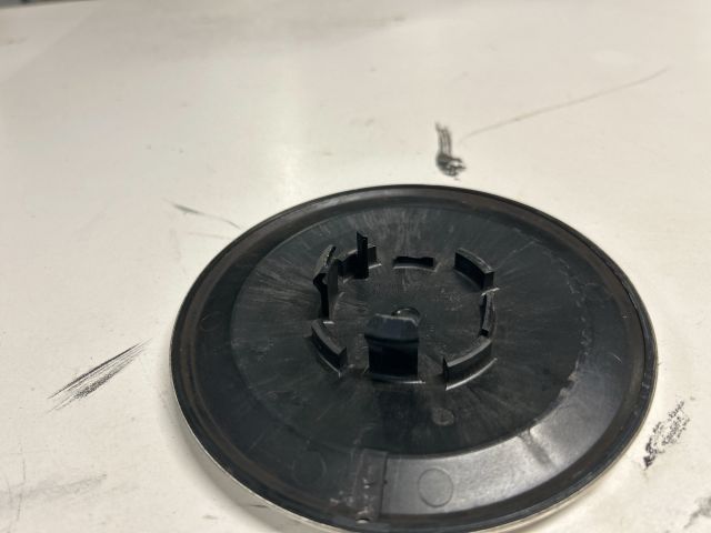 bontott VW UP Felniközép (1 db)