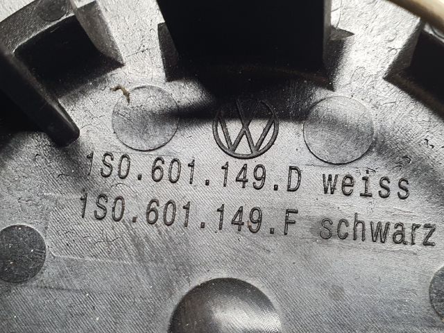 bontott VW UP Felniközép Szett