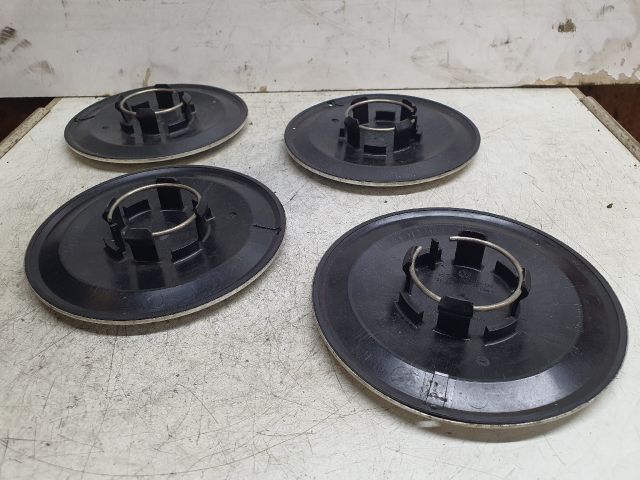 bontott VW UP Felniközép Szett