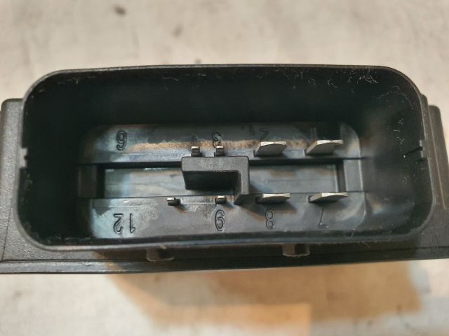 bontott VW UP Feszültségszabályzó