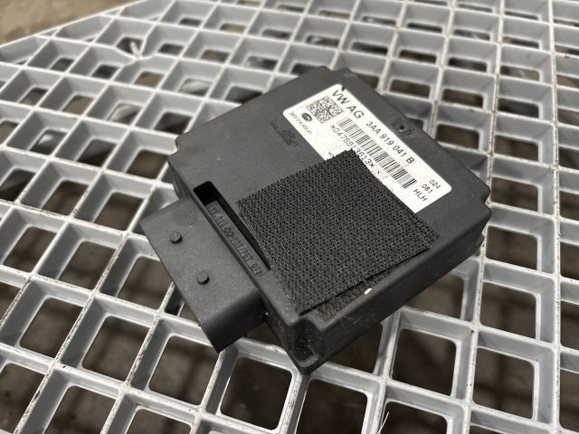 bontott VW UP Feszültségszabályzó