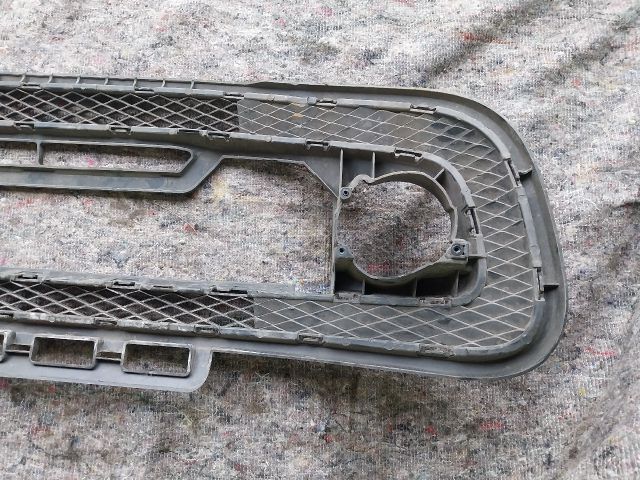 bontott VW UP Hűtőrács