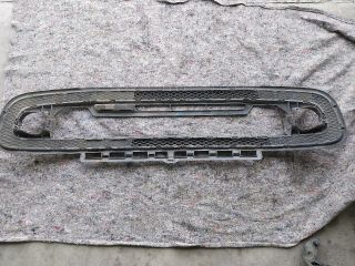 bontott VW UP Hűtőrács