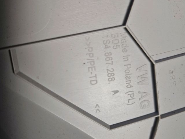 bontott VW UP Jobb C Oszlop Burkolat