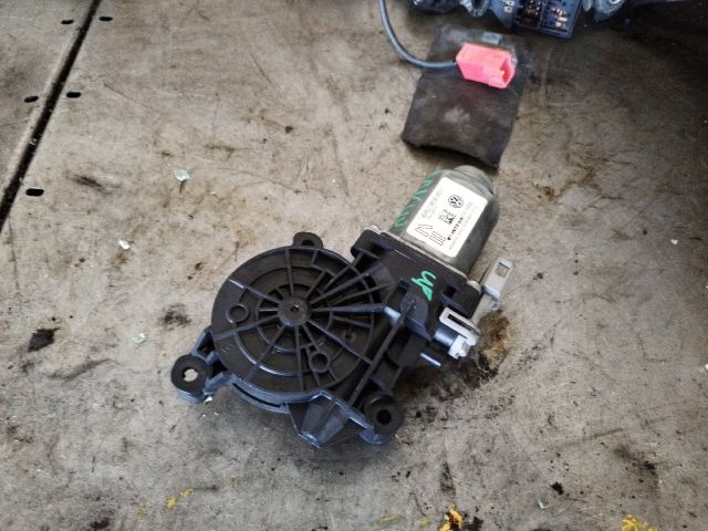 bontott VW UP Jobb első Ablakemelő Motor
