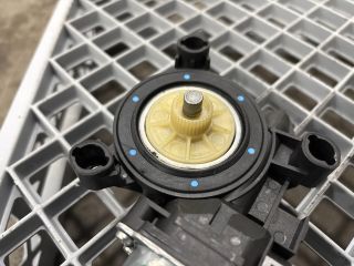 bontott VW UP Jobb első Ablakemelő Motor