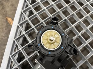 bontott VW UP Jobb első Ablakemelő Motor