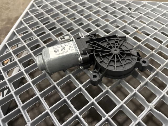 bontott VW UP Jobb első Ablakemelő Motor