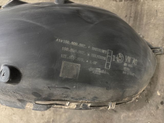 bontott VW UP Jobb első Dobbetét (Kerékjárati, Műanyag)