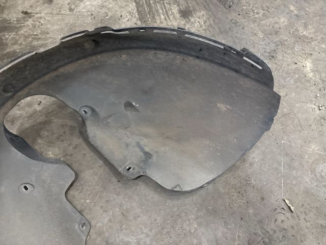 bontott VW UP Jobb első Dobbetét (Kerékjárati, Műanyag)