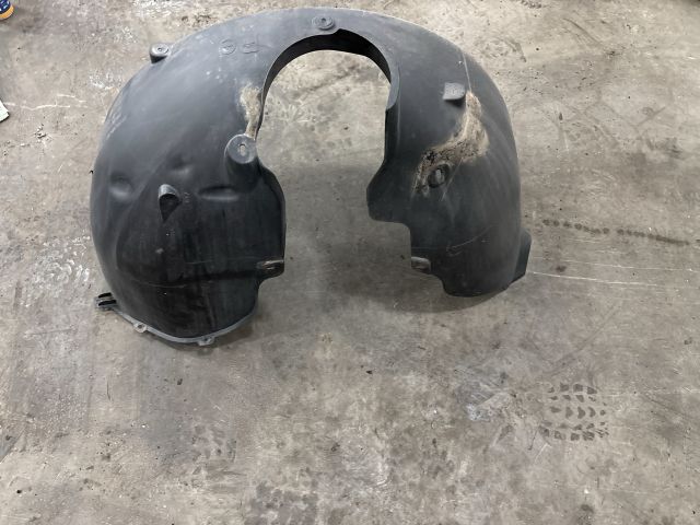 bontott VW UP Jobb első Dobbetét (Kerékjárati, Műanyag)