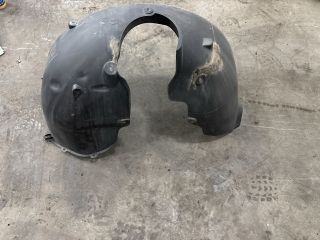 bontott VW UP Jobb első Dobbetét (Kerékjárati, Műanyag)