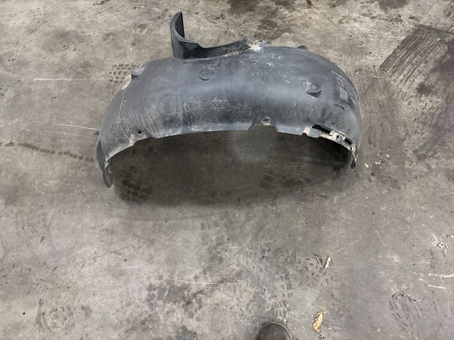 bontott VW UP Jobb első Dobbetét (Kerékjárati, Műanyag)