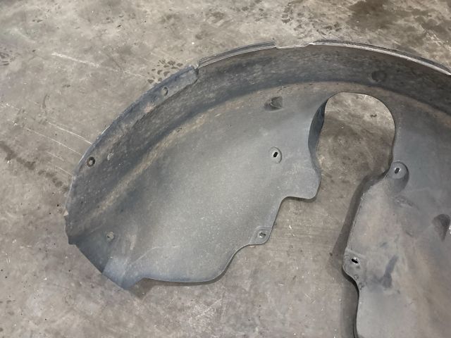 bontott VW UP Jobb első Dobbetét (Kerékjárati, Műanyag)