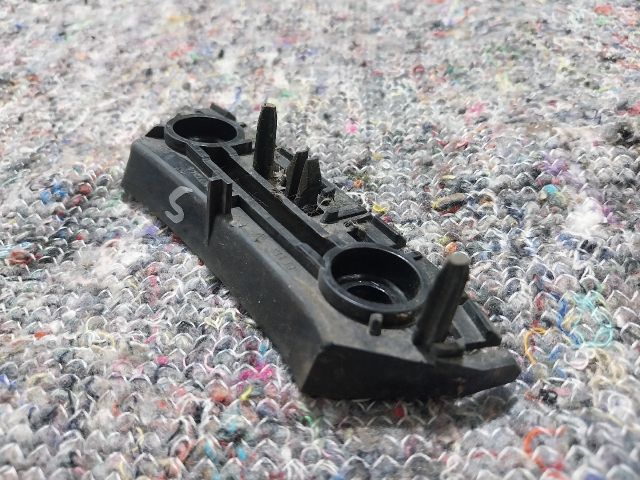 bontott VW UP Jobb első Oldal Lökhárító Tartó (Műanyag)