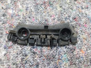 bontott VW UP Jobb első Oldal Lökhárító Tartó (Műanyag)