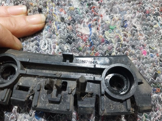 bontott VW UP Jobb első Oldal Lökhárító Tartó (Műanyag)