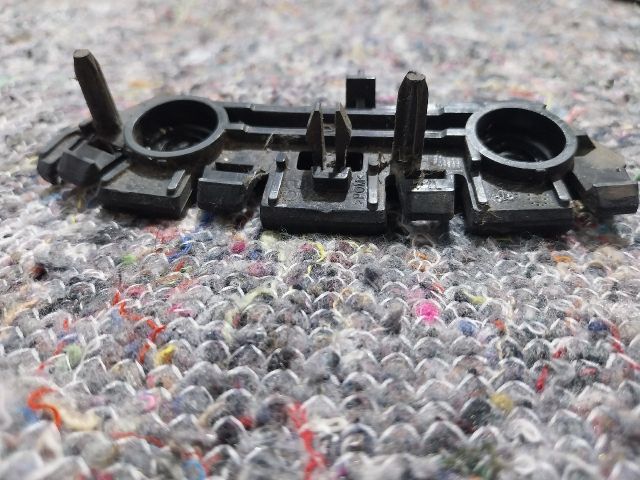 bontott VW UP Jobb első Oldal Lökhárító Tartó (Műanyag)