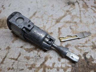 bontott VW UP Jobb első Zárbetét