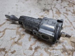 bontott VW UP Jobb első Zárbetét