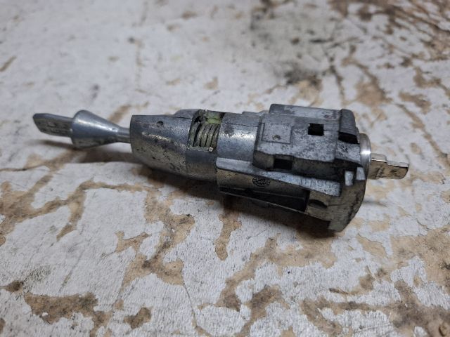 bontott VW UP Jobb első Zárbetét