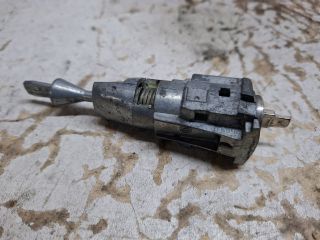 bontott VW UP Jobb első Zárbetét