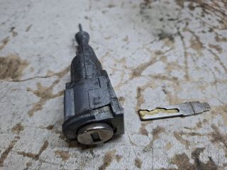 bontott VW UP Jobb első Zárbetét