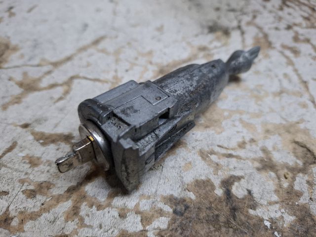 bontott VW UP Jobb első Zárbetét