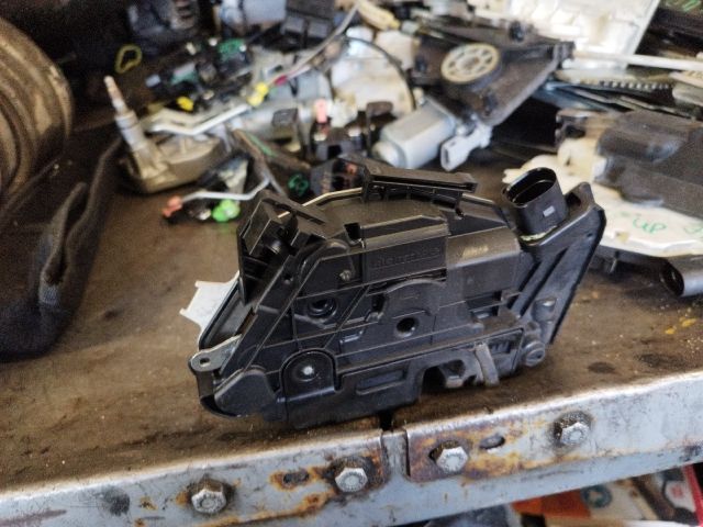 bontott VW UP Jobb hátsó Ajtózár