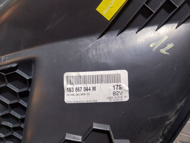 bontott VW UP Jobb hátsó Ülés melletti Kárpit