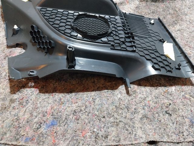 bontott VW UP Jobb hátsó Ülés melletti Kárpit