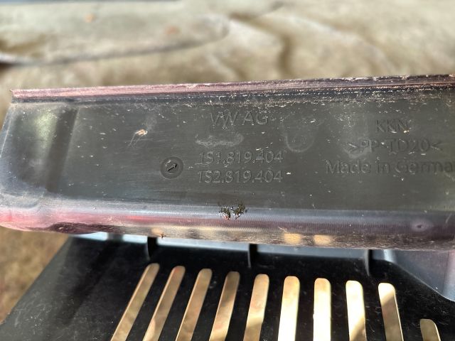 bontott VW UP Jobb Levélrács Záróvég