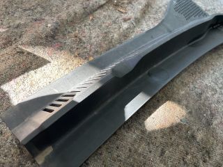 bontott VW UP Jobb Levélrács Záróvég