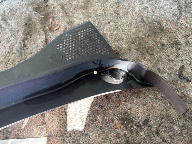 bontott VW UP Jobb Levélrács Záróvég