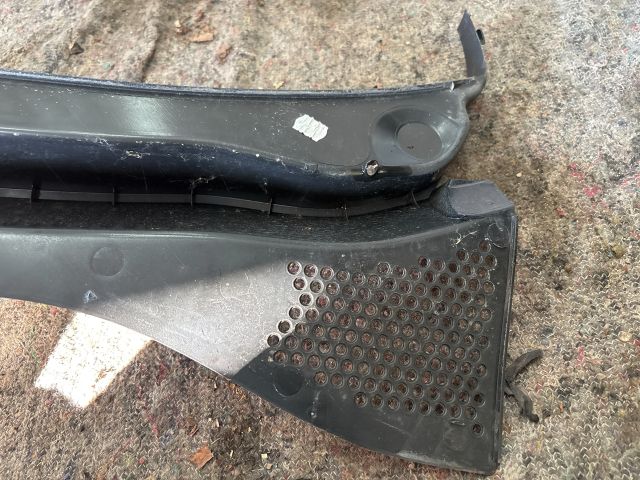 bontott VW UP Jobb Levélrács Záróvég