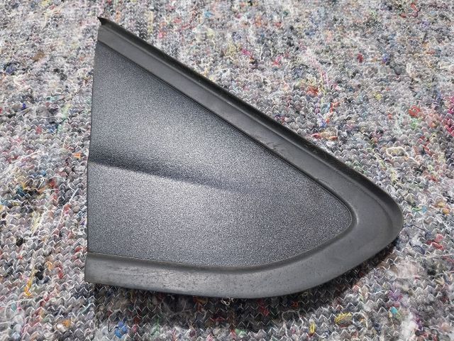 bontott VW UP Jobb Visszapillantó Tükör Előtti Burkolat