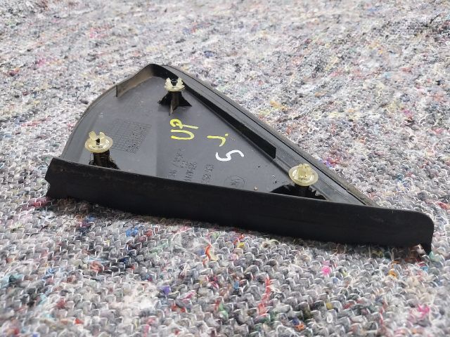 bontott VW UP Jobb Visszapillantó Tükör Előtti Burkolat