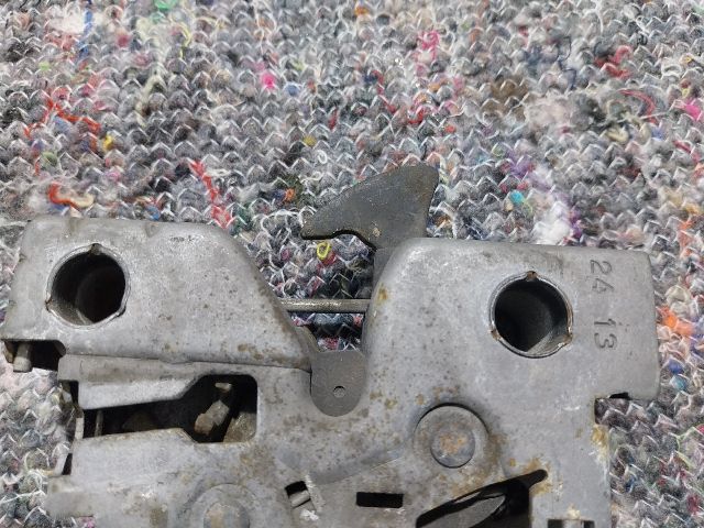 bontott VW UP Motorháztető Zárszerkezet