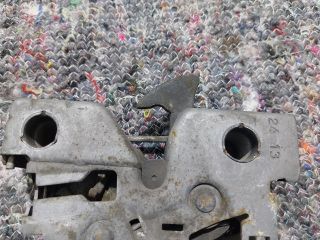 bontott VW UP Motorháztető Zárszerkezet