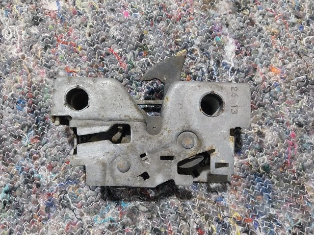 bontott VW UP Motorháztető Zárszerkezet