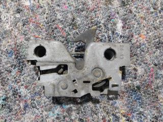 bontott VW UP Motorháztető Zárszerkezet