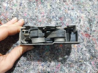 bontott VW UP Motorháztető Zárszerkezet