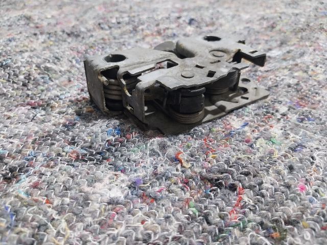 bontott VW UP Motorháztető Zárszerkezet